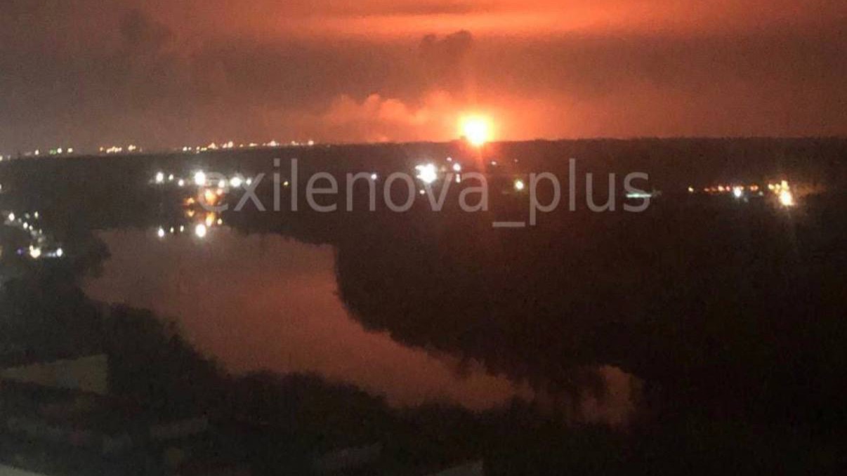 Появились кадры атаки БПЛА на Сызрань. Повреждён промышленный объект. 05.12.2025 смотреть онлайн