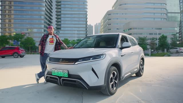 BYD ПРЕДЛАГАЕТ ЗА 10 000$. ОБЗОР НА YUAN UP. смотреть онлайн