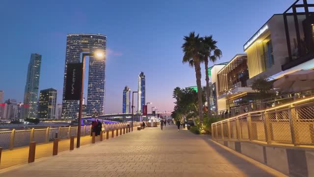 ДУБАЙ, ОАЭ 🇦🇪 Вечерняя магия – Роскошное побережье Дубая Пеший тур 4K смотреть онлайн