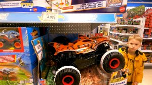 Детский мир. Игрушки для детей. Макс и Рома ищут паровозики.