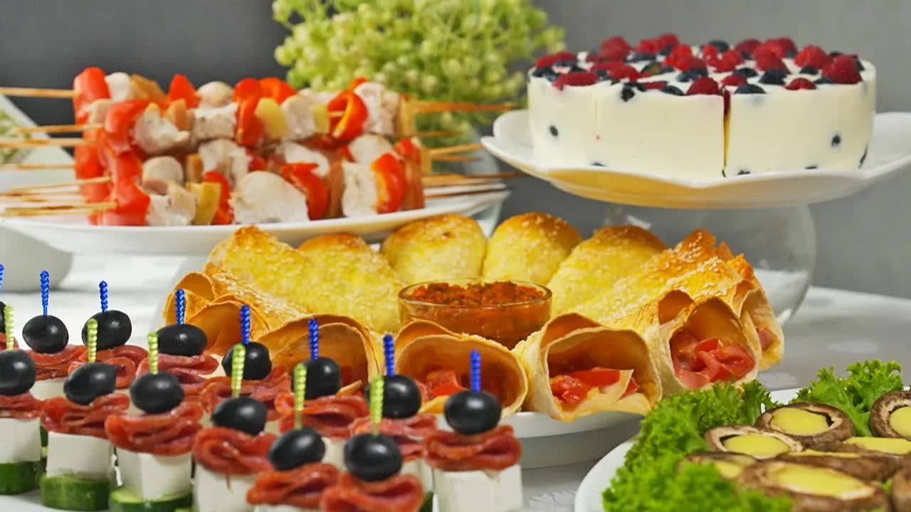 Топ-5 ЗАКУСОК ЗА КОПЕЙКИ НА НОВЫЙ ГОД! Оригинальные и очень вкусные закуски на праздничный стол! смотреть онлайн