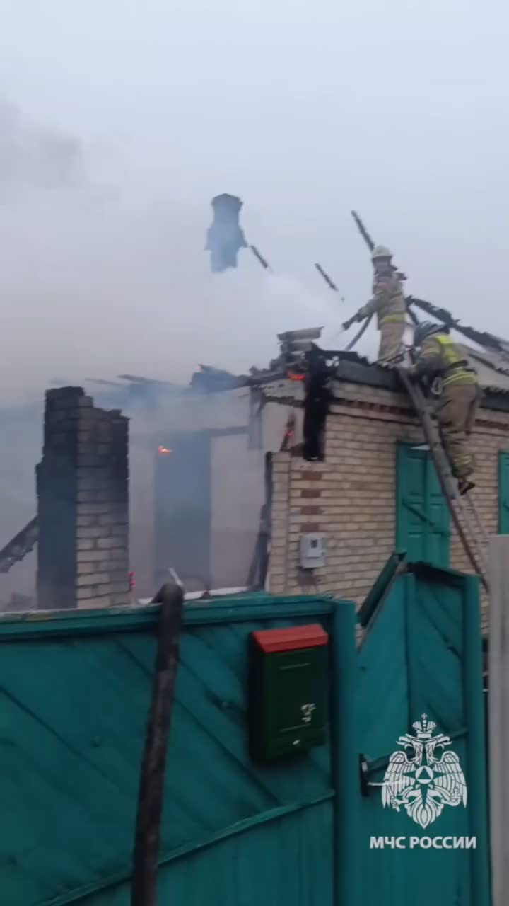 Огнеборцы ликвидировали пожар в Горловке смотреть онлайн