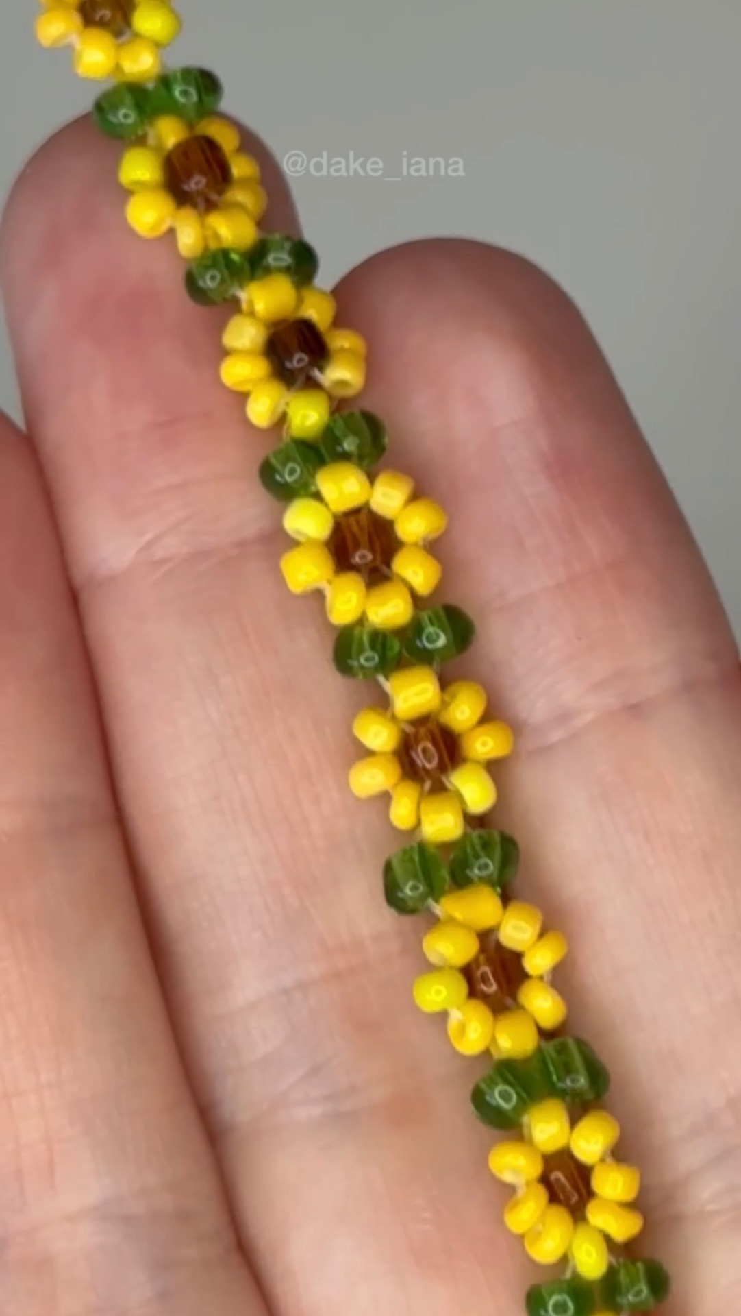 Чокер из бисера с подсолнухами | Туториал смотреть онлайн