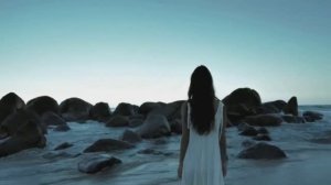 Женщина у окна...