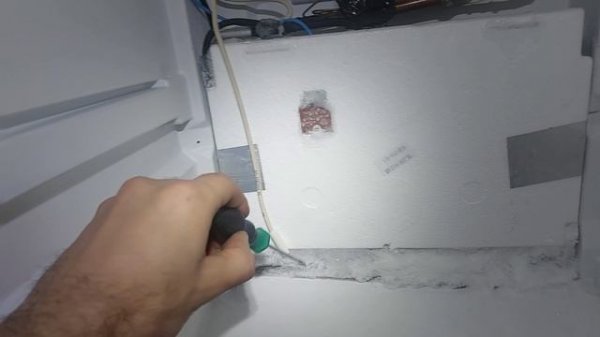 Холодильник Liebherr пищит, не охлаждает