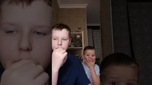 стримлю с братом