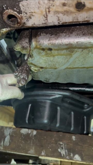 Всем девочкам на заметку! Меняем двигатель Мерседес W124 в гараже. #авто #автомобили #mercedes #дево смотреть онлайн