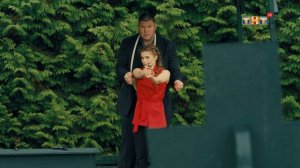 СашаТаня. Гена учит стрелять Еву из: пистолетов, винтовок, дробовиков, автоматов