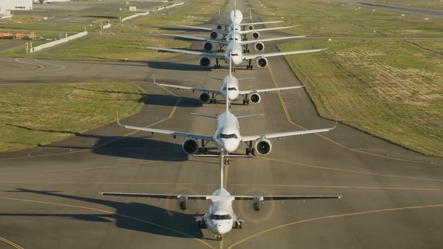 День семьи Airbus — Групповой полет всей линейки самолетов смотреть онлайн