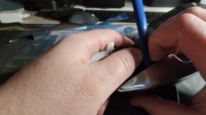 Geely Tugella снимаем хром часть с ручек дверей