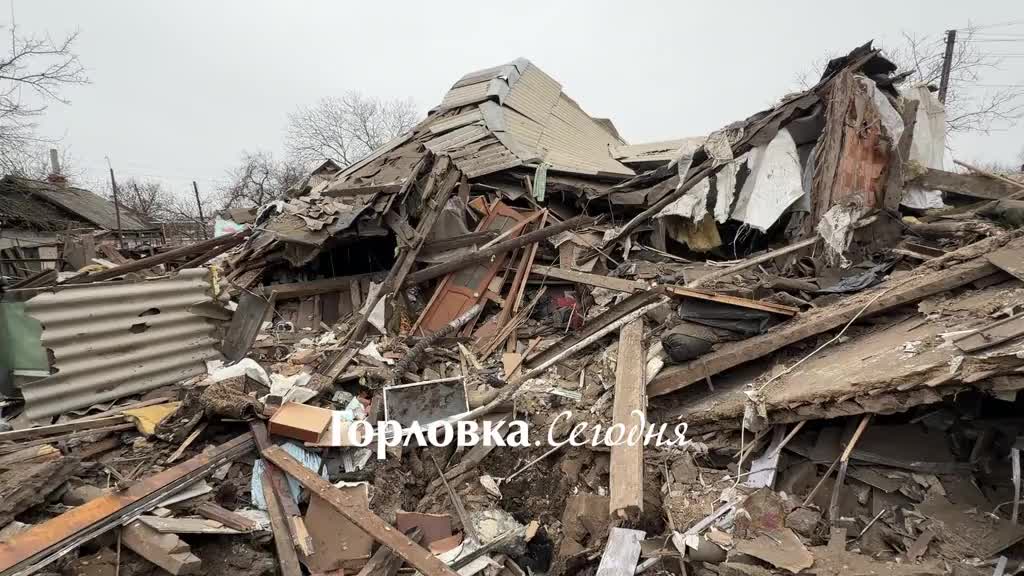 Последствия обстрела Центрально‑Городского района Горловки 5 декабря 2025 года