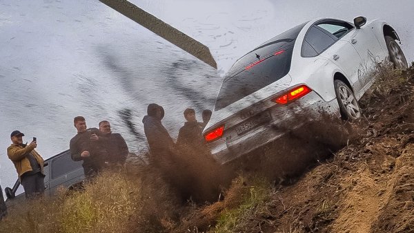 ПСИХИ на AUDI БИЛИСЬ ДО КОНЦА, пока не РАЗБИЛИСЬ..