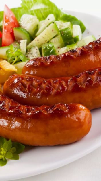 СУП С ФРИКАДЕЛЬКАМИ ,СОСИСОНЫ НА ГРИЛЕ С КАРТОФЕЛЕМ ОТВАРНЫМ,СЫР МОЦАРЕЛЛА, САЛАТ