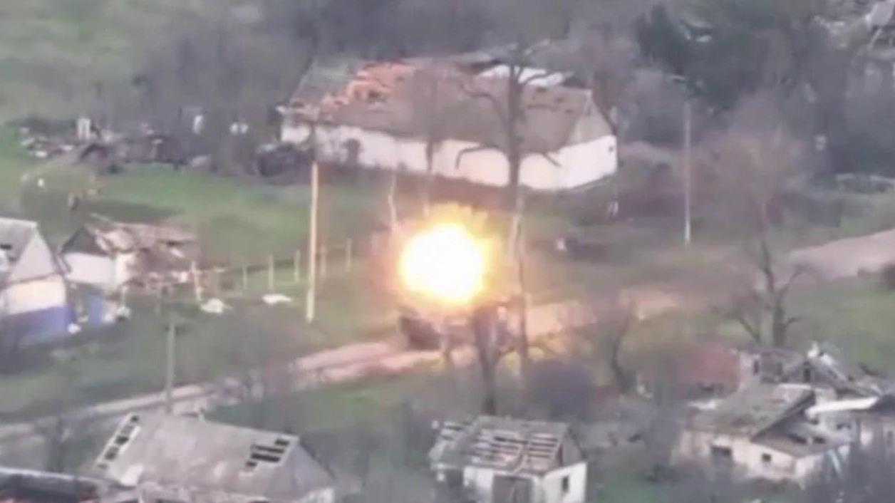 ВС РФ нанесли массированные удары по военным объектам на Украине. смотреть онлайн