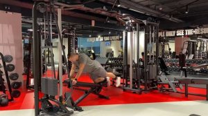 Мах в кроссовере назад с опорой на скамью