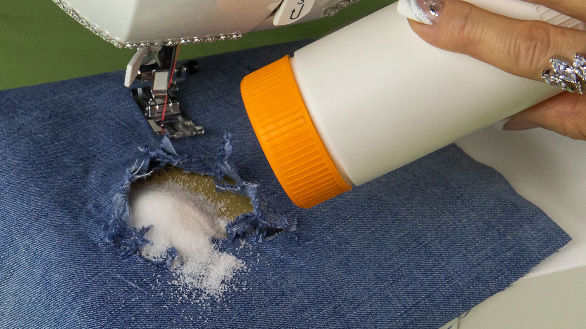 А что так можно было? Как починить порванную джинсу и сохранить красивый внешний вид. смотреть онлайн