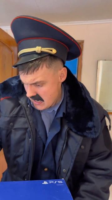 ТВОЙ БАТЯ УСТРОИЛСЯ ГАИШНИКОМ😂#shorts смотреть онлайн