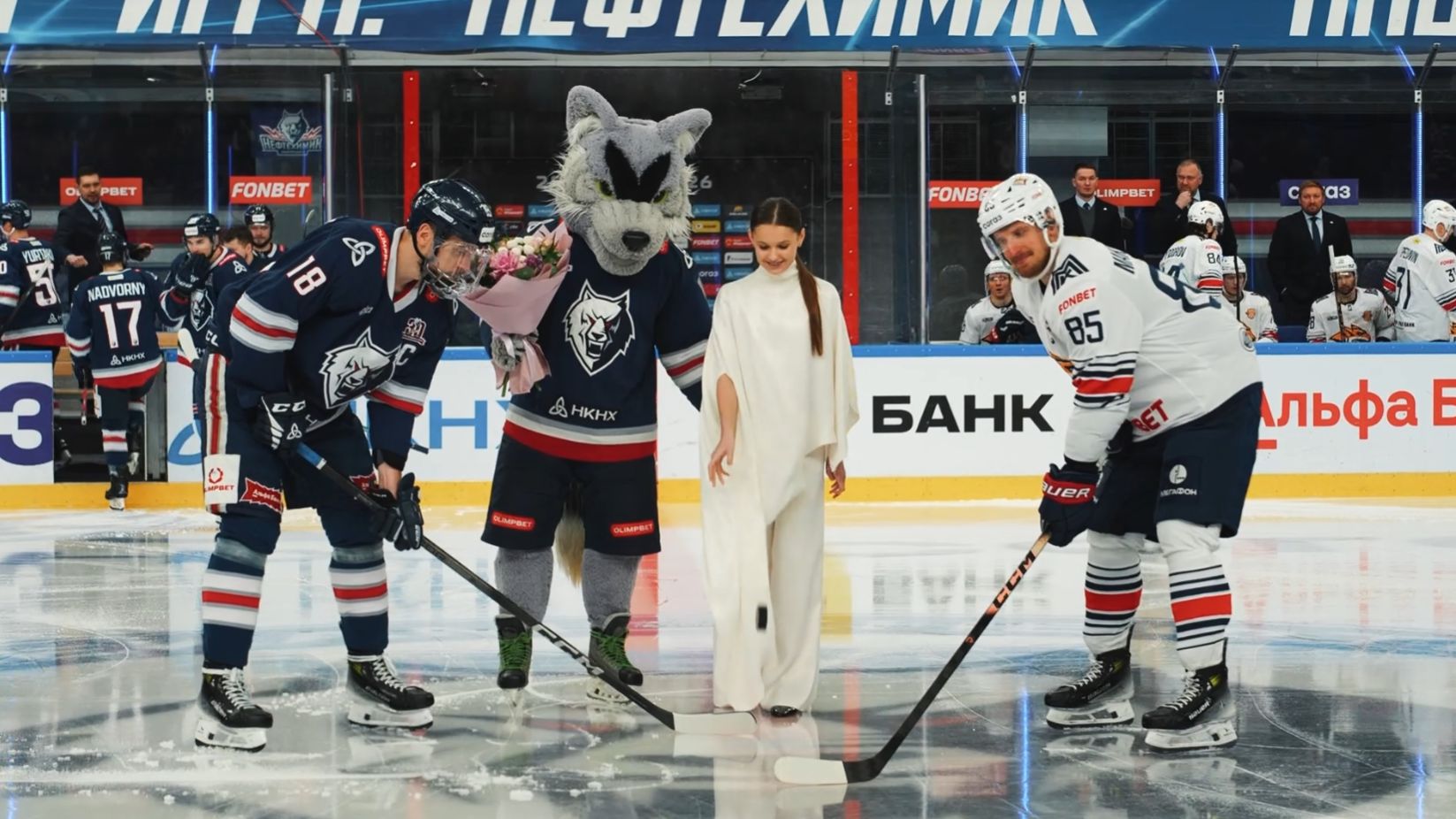 Атмосферное видео матча "Нефтехимик" - "Металлург" смотреть онлайн