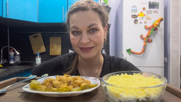 МУКБАНГ МАКАРОНЫ ПО-ФЛОТСКИ/САЛАТ С КУРИЦЕЙ И ГРИБАМИ/ПОДСОЛНУХ 😉👍/MUKBANG ЕДА ОБЖОР