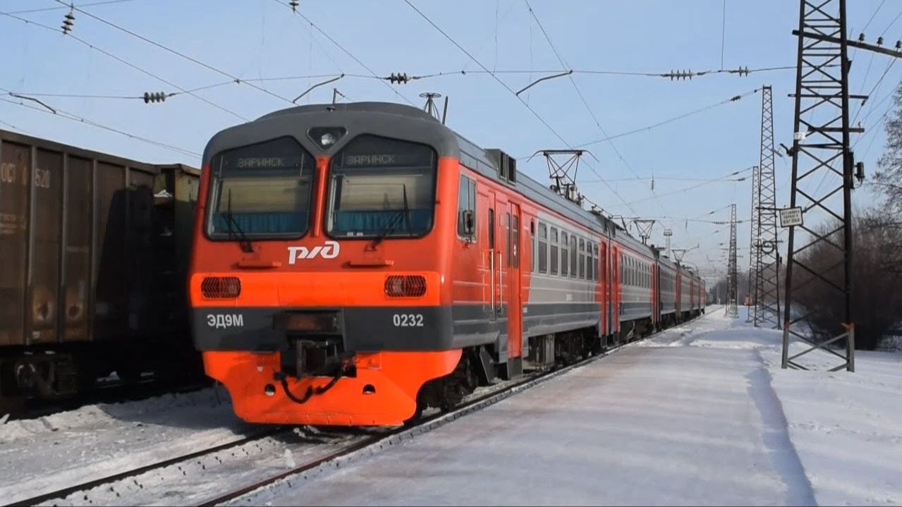 Электропоезд ЭД9М-0232. Покатушки от Депо до 10км+отправление. смотреть онлайн