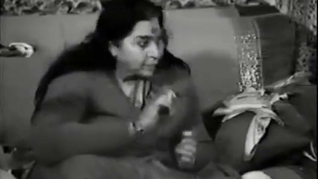 Шри Матаджи поёт с йогами. Сахастрара Пуджа. Париж. смотреть онлайн