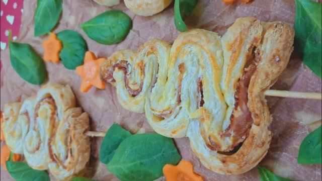 Деткам точно понравится! Вкусная ёлочка из слоёного теста!🎄🎄🎄 смотреть онлайн