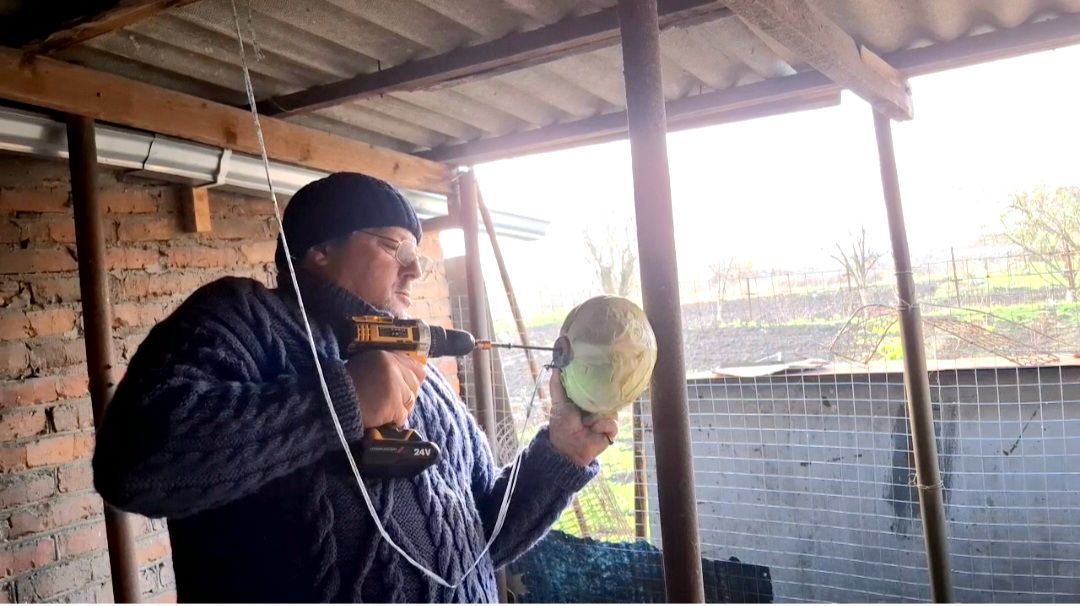 923 Простая жизнь в станице на юге. Повесили курам.Закопали Малину.Делать нечего. смотреть онлайн