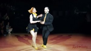 ДЕВУШКА ГАДАЕТ НА ЛЮБОВЬ