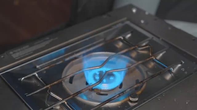 Кемпинг под дождем с моей собакой . Уютная надувная палатка . Гром и молния ASMR смотреть онлайн