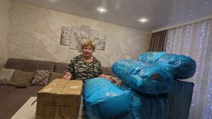 У меня чуть не выпали глаза когда я увидела сколько пришло нам подарков к Новому году.