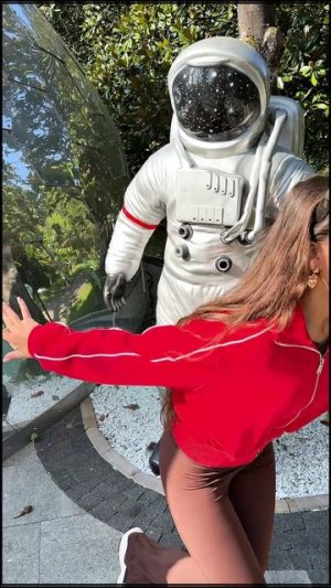 ВАНЯ ОТОБРАЛ МОРКОВКУ