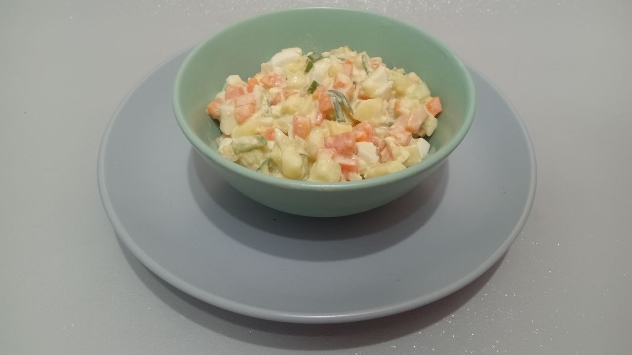 Как приготовить салат "ЗИМНИЙ" на праздник смотреть онлайн