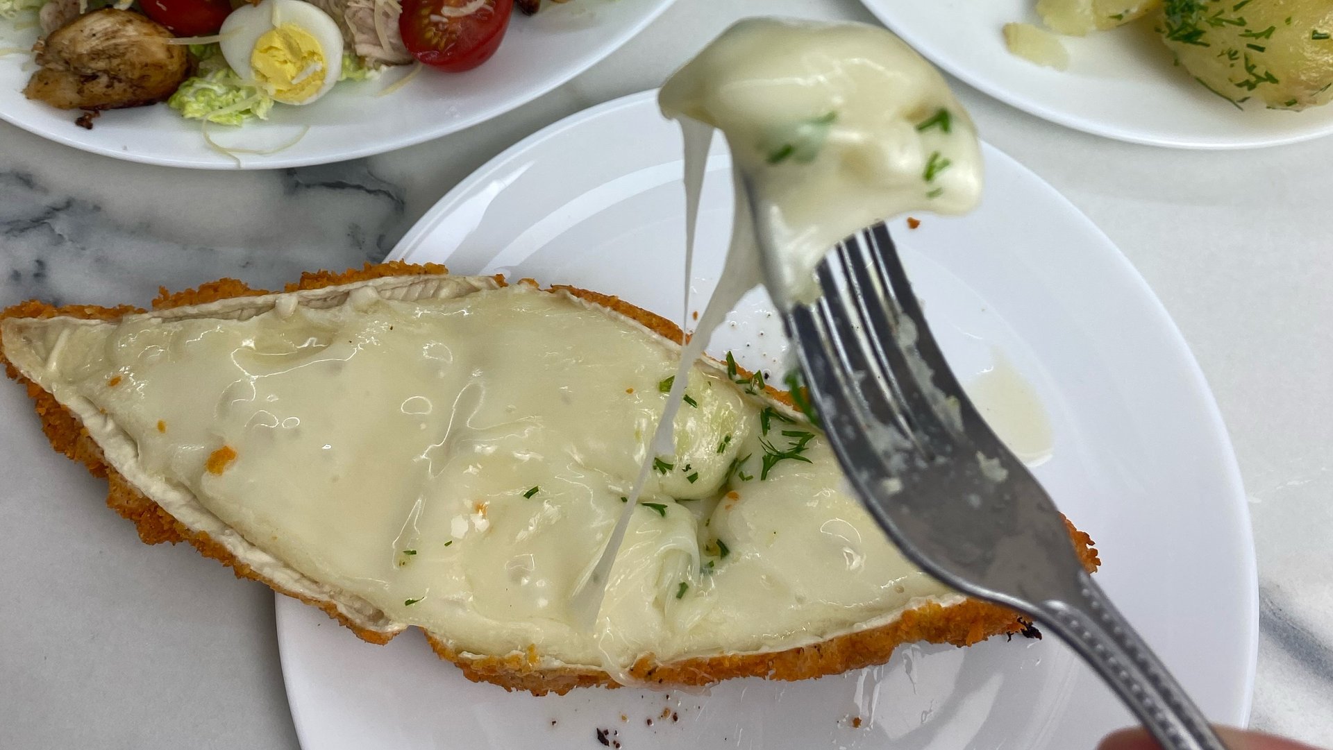 Картофель в духовке с сыром Бри. смотреть онлайн