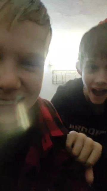 ребят там никого не режут. просто мои друзья развлекаются 🫣 смотреть онлайн