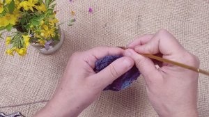 Короткие объёмные лепестки крючком