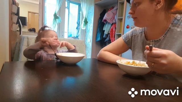 Мугбанг от Викуси! Макарошки с тушенкой#семья#дети#мамаи дочь! смотреть онлайн