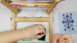 Объёмный браслет из бисера. Новогодний