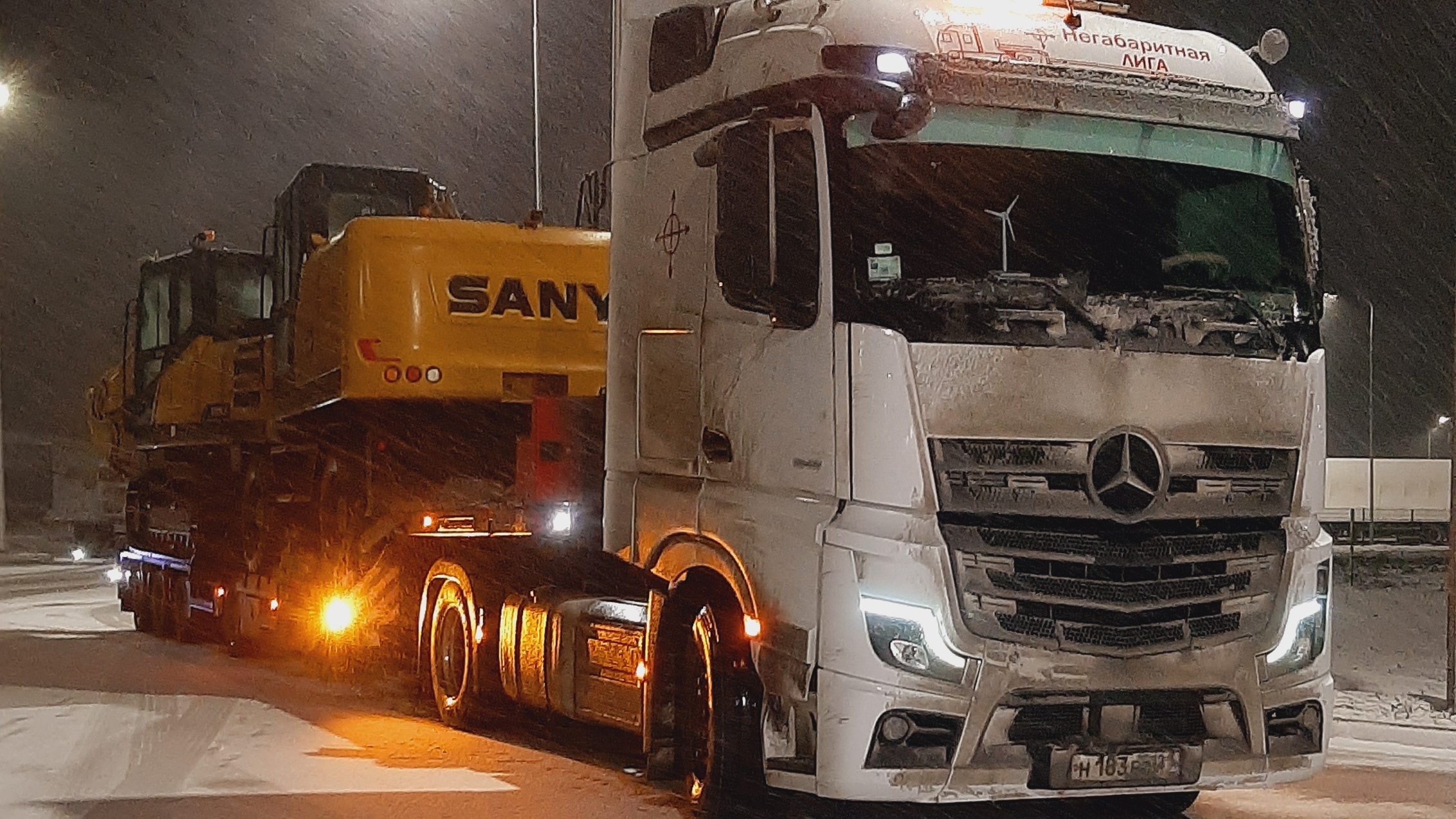 Экскаватор и Два Петькиных колеса #Возничий #Негабарит смотреть онлайн