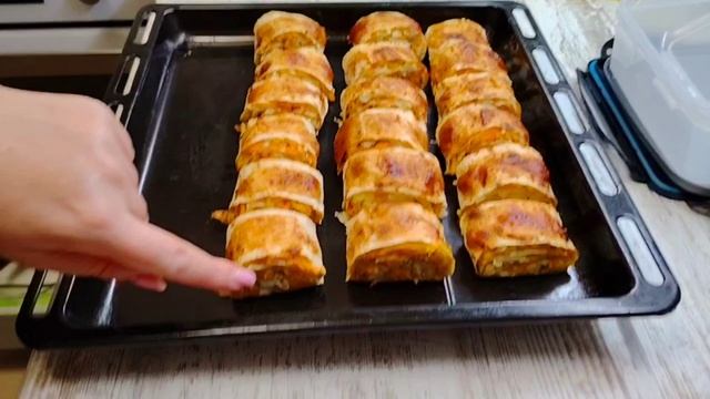 ЮЛЯ ПРИГОТОВИЛА РУЛЕТ НА ЗВАННЫЙ УЖИН😊// ИКРА НА ВЫБРОС смотреть онлайн