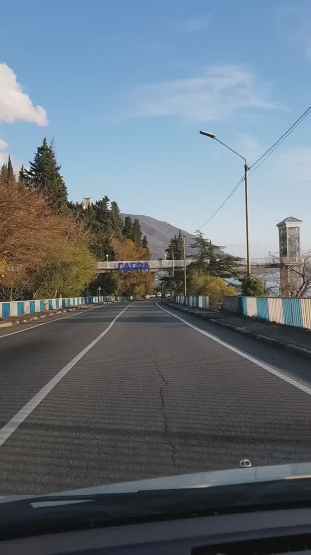 Я уеду в Абхазию - звучит как ультиматум и одновременно как зов души смотреть онлайн