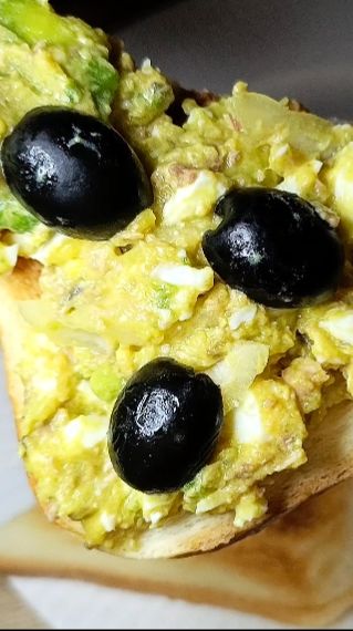 Новогодняя закуска 2026! Тост с авокадо и тунцом смотреть онлайн