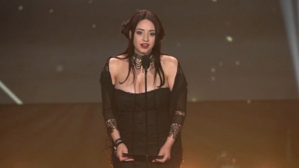 Внимание, анекдот: девушку с синдромом Туретта пригласили на церемонию The Streamer Awards 2025