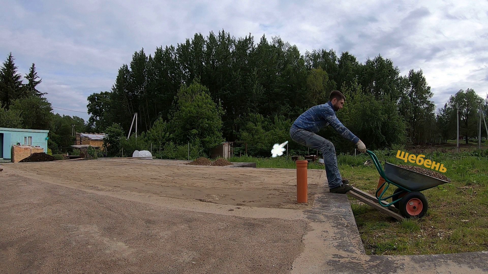 Закончил внутреннюю засыпку / Выкладываю кирпичную опалубку под лазер смотреть онлайн