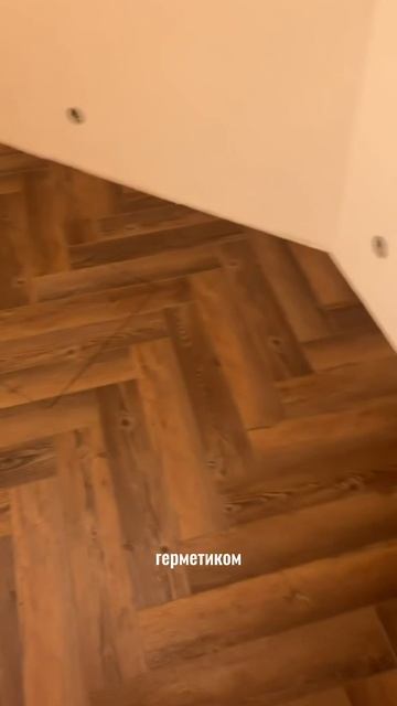 Люк в полу и кварцвинил