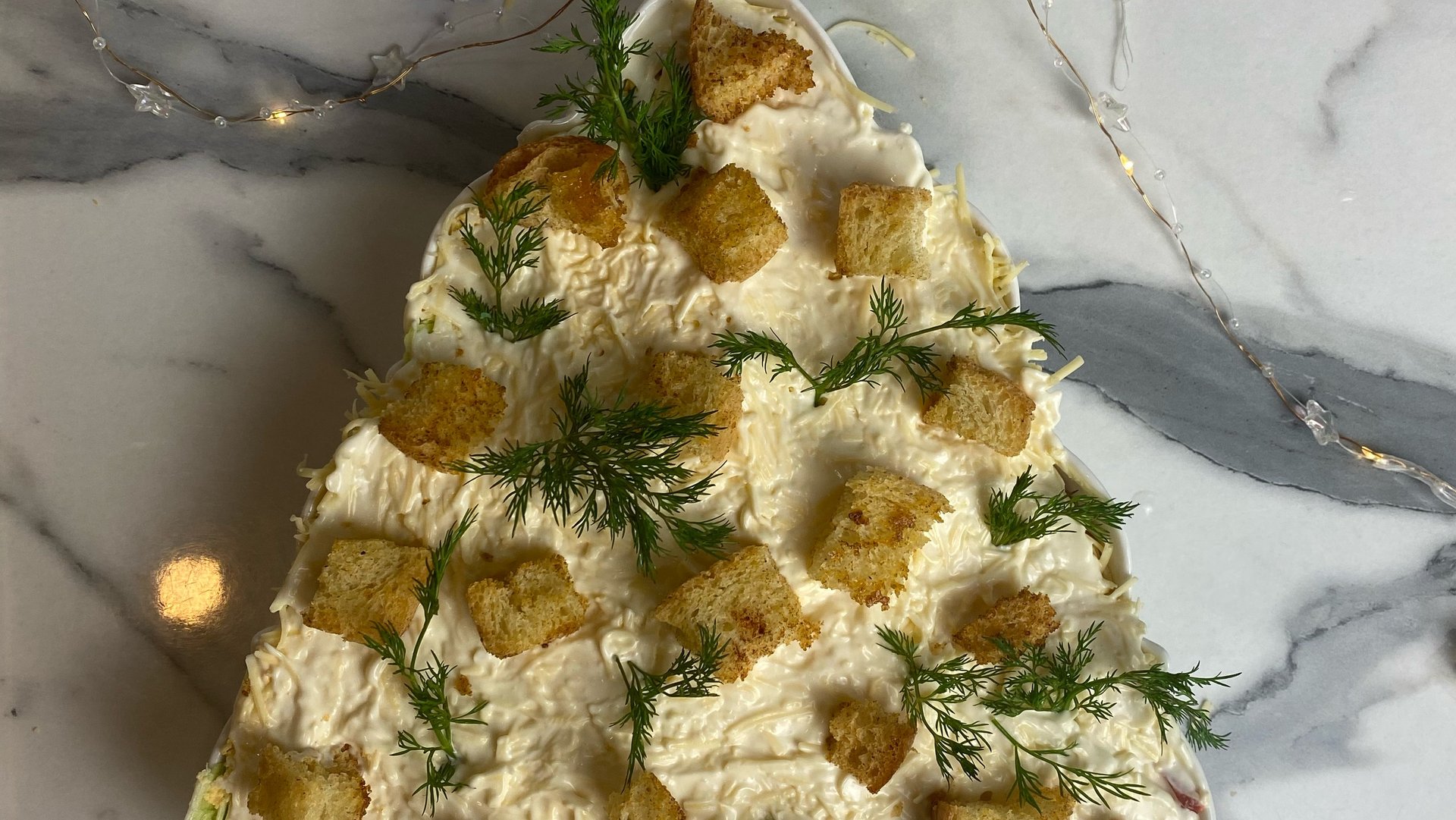 Новогодний салат с копченой курицей. Праздничный салат. смотреть онлайн