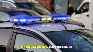 В Петербурге легковой автомобиль протаранил ограждение и упал в Неву
