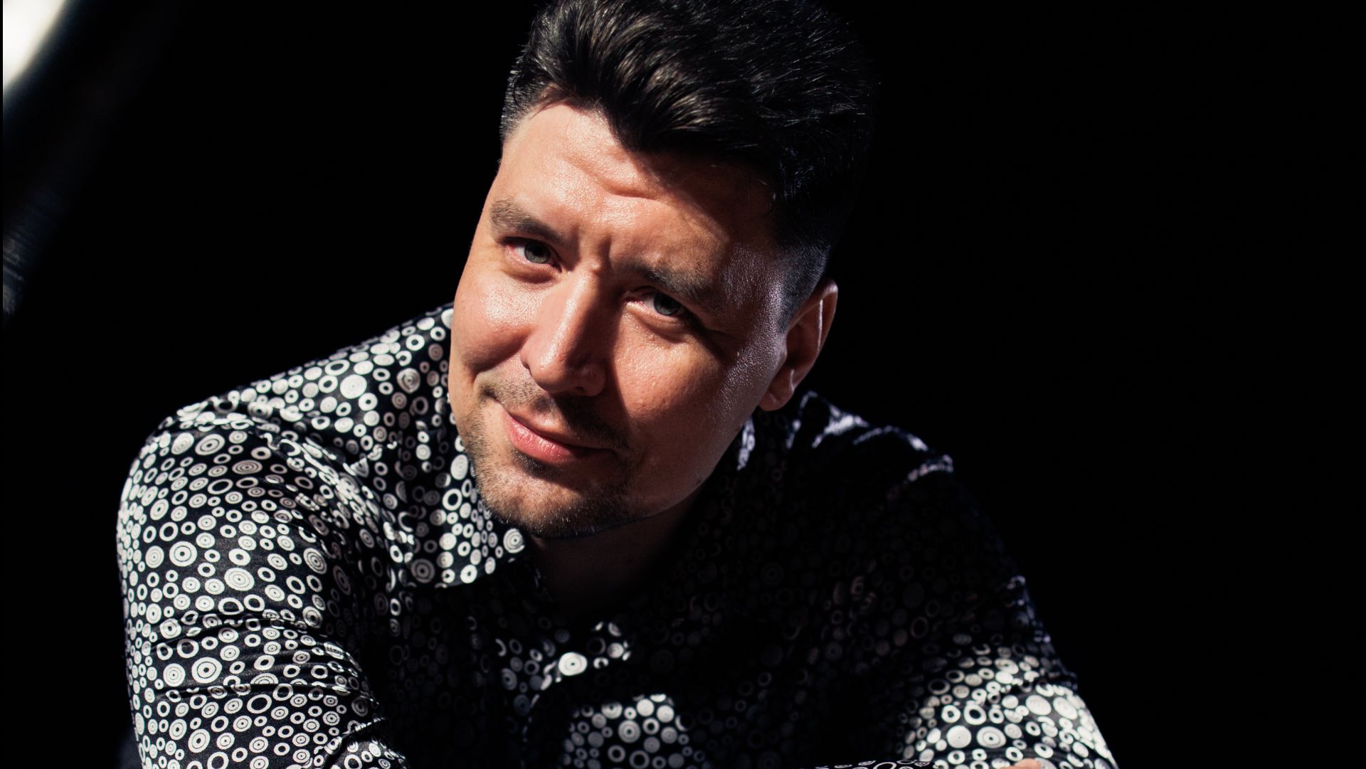 Лучше нету того цвету-Виктор Елизаров - (М. Исаковский , М. Блантер )