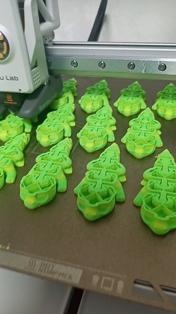 Брелок из ящерки печать на 3Д принтере из PLA пластика смотреть онлайн