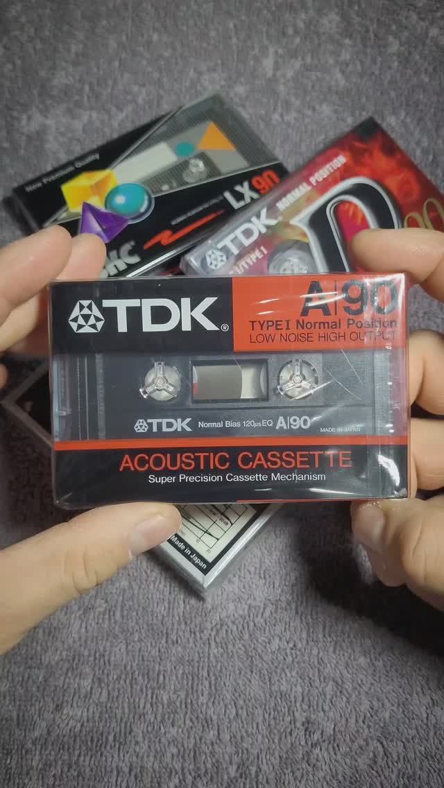 Коллекция аудио кассет запечаток смотреть онлайн