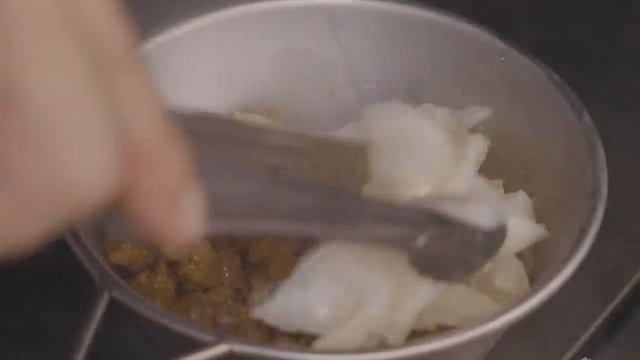 В поход под дождём с собакой . Корейский нэнмомиль и свиная отбивная . Дровяная печь ASMR смотреть онлайн